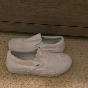 Vans Low Top White Sneaker Size 6 in Women’s and Size 4.5 in Men’s